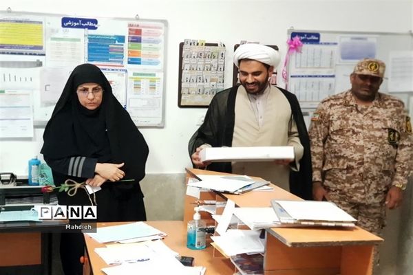 تجلیل از پرستاران بیمارستان مدرس توسط اداره اوقاف وامور خیریه کاشمر