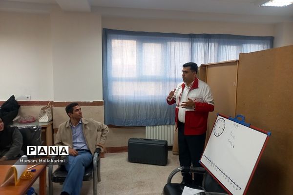 آموزش کمک‌های اولیه در جلسه شورای معلمان شهرستان‌دماوند