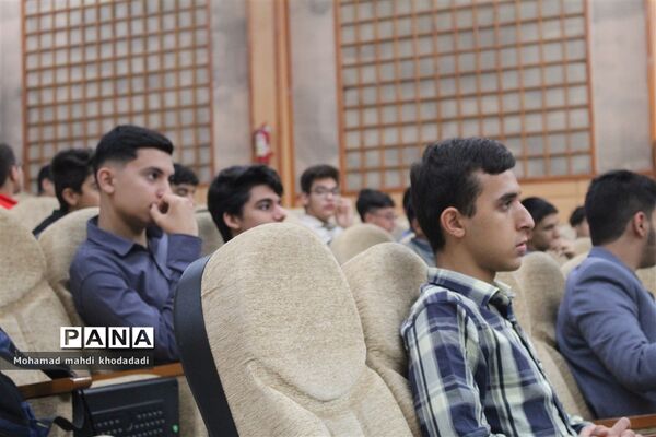 روز اول دوره آموزشی دانش‌آموز خبرنگاران پسر اهواز
