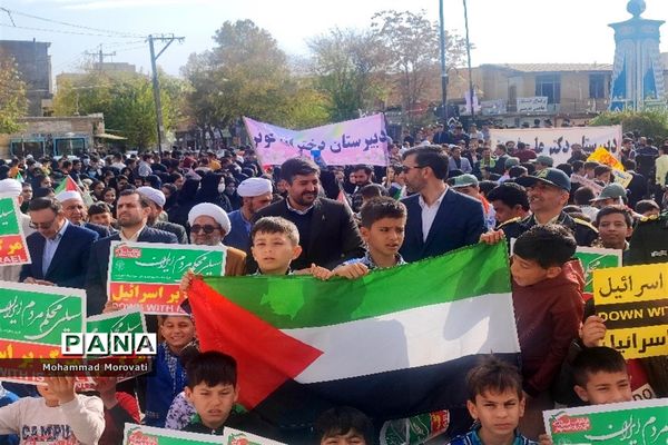 تجمع بزرگ دانش‌آموزان، در محل میدان امام خمینی(ره) شهر آشخانه