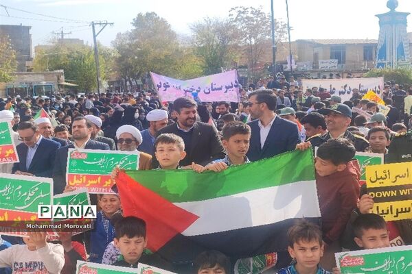 تجمع بزرگ دانش‌آموزان، در محل میدان امام خمینی(ره) شهر آشخانه
