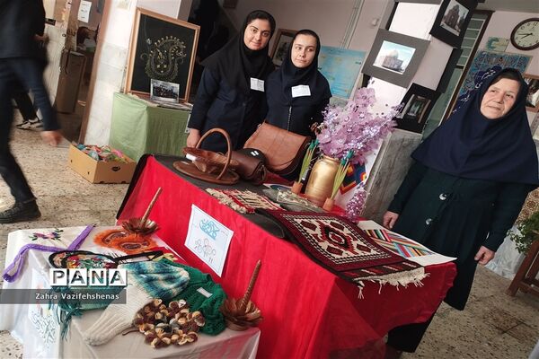 نمایشگاه کارآفرینی هنرستان کاردانش حضرت معصومه (س) در هفته جهانی کارآفرینی
