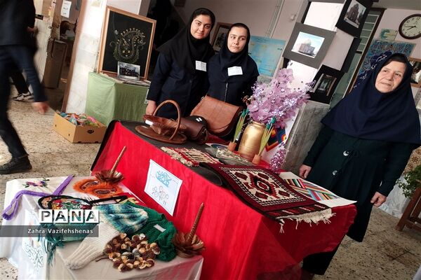 نمایشگاه کارآفرینی هنرستان کاردانش حضرت معصومه (س) در هفته جهانی کارآفرینی