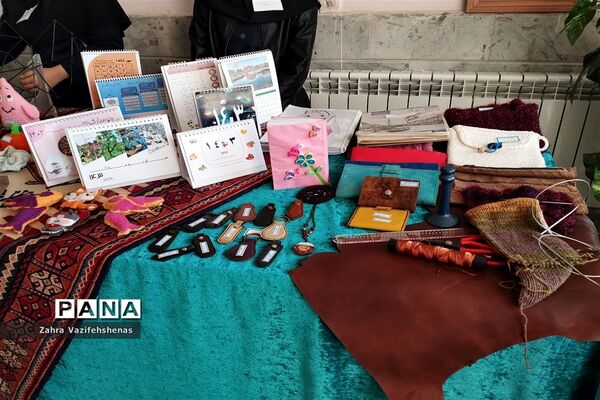 نمایشگاه کارآفرینی هنرستان کاردانش حضرت معصومه (س) در هفته جهانی کارآفرینی