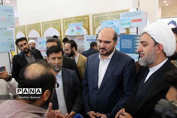 بازدید معاون اجرایی رئیس جمهوری از نمایشگاه «روایت پیشرفت» در قم