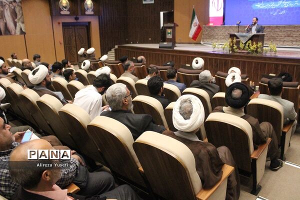 بازدید سخنگوی دولت از نخستین نمایشگاه «روایت پیشرفت» در قم