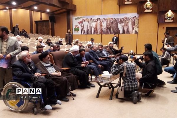 بازدید سخنگوی دولت از نخستین نمایشگاه «روایت پیشرفت» در قم