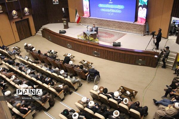 بازدید سخنگوی دولت از نخستین نمایشگاه «روایت پیشرفت» در قم