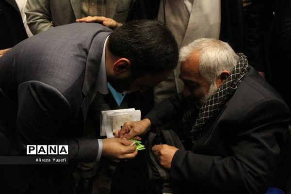 بازدید سخنگوی دولت از نخستین نمایشگاه «روایت پیشرفت» در قم