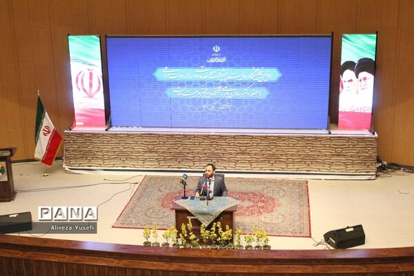 بازدید سخنگوی دولت از نخستین نمایشگاه «روایت پیشرفت» در قم