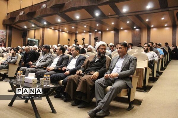 بازدید سخنگوی دولت از نخستین نمایشگاه «روایت پیشرفت» در قم