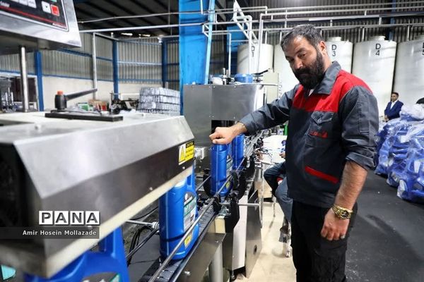 بازدید استاندار آذربایجان غربی از واحد های صنعتی