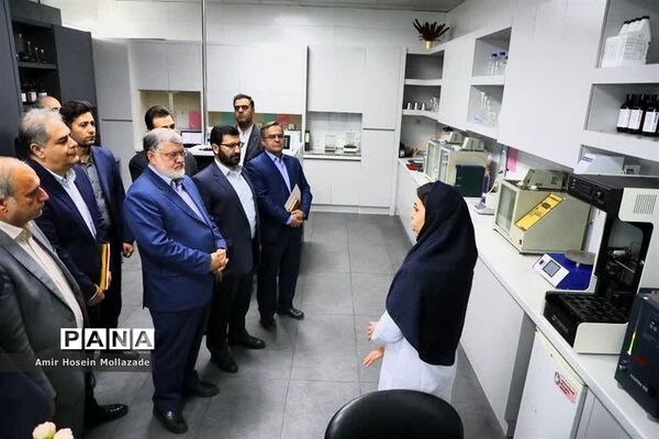 بازدید استاندار آذربایجان غربی از واحد های صنعتی