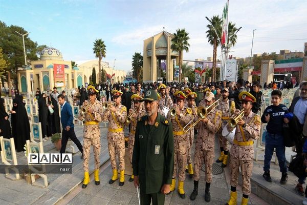 آیین ادای احترام و غبارروبی مزار شهدای مدافع حرم منطقه ۱۴ شهرداری اصفهان