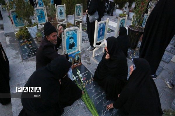 آیین ادای احترام و غبارروبی مزار شهدای مدافع حرم منطقه ۱۴ شهرداری اصفهان