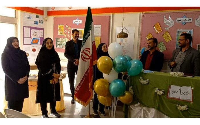 کتاب انسان را به سمت سعادت، هدایت می‌کند