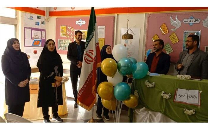 کتاب انسان را به سمت سعادت، هدایت می‌کند