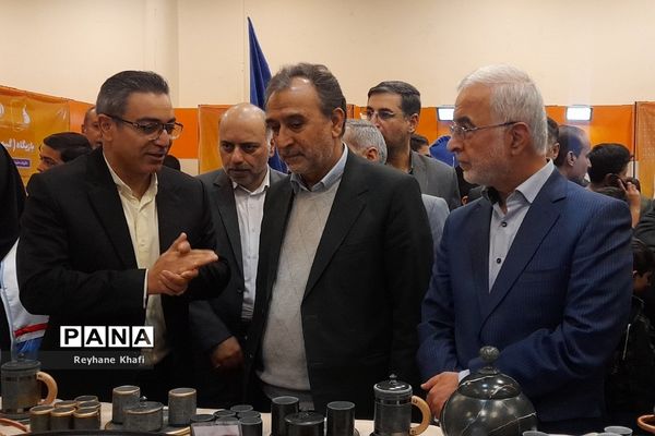بازدید معاون حقوقی رئیس‌جمهوری از جشنواره کشوری «یاریگران زندگی»