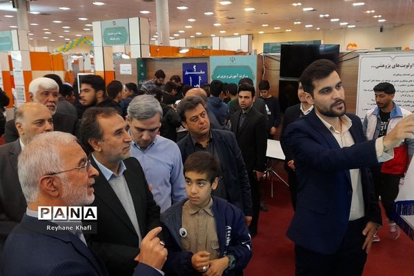 بازدید معاون حقوقی رئیس‌جمهوری از جشنواره کشوری «یاریگران زندگی»