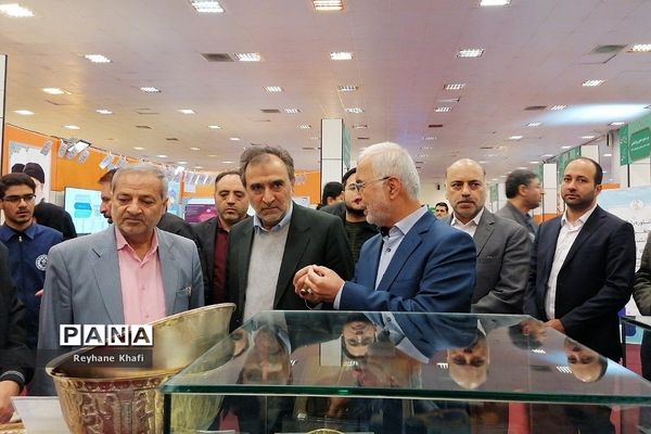بازدید معاون حقوقی رئیس‌جمهوری از جشنواره کشوری «یاریگران زندگی»