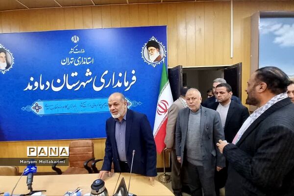دیدار دانش‌آموزان نخبه شهرستان‌ دماوند با وزیر کشور