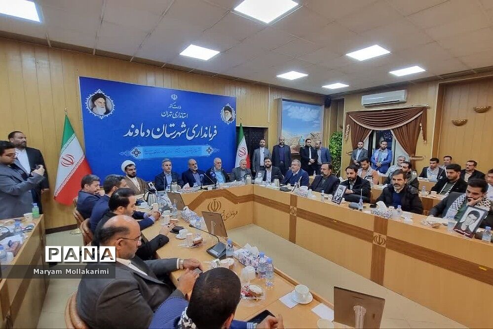 دیدار دانش‌آموزان نخبه شهرستان‌ دماوند با وزیر کشور
