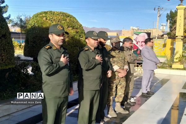 غبارروبی گلزار شهدای آرامگاه شهیدمدرس