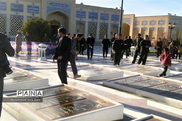 غبارروبی گلزار شهدای آرامگاه شهیدمدرس