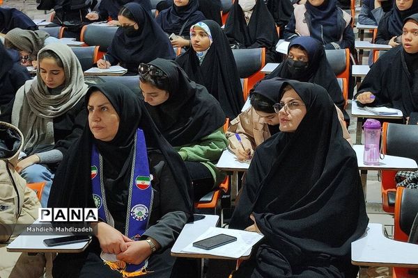 کارگاه آموزش مقدماتی خبرنگاری ویژه دانش‌آموزان ناحیه ۶ مشهد