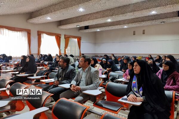 کارگاه آموزش مقدماتی خبرنگاری ویژه دانش‌آموزان ناحیه ۶ مشهد