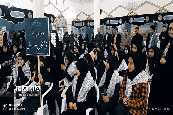 بازدید دانش آموزان دبیرستان فرهیختگان از نمایشگاه ایران مرز پرگهر