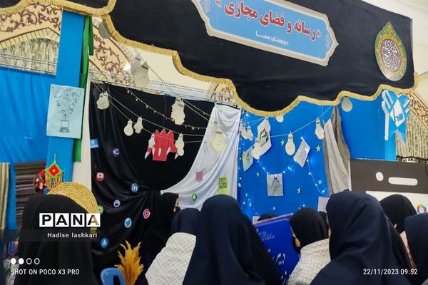 بازدید دانش آموزان دبیرستان فرهیختگان از نمایشگاه ایران مرز پرگهر