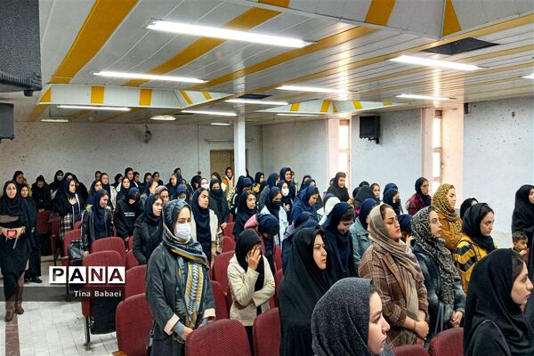 مراسم تقدیر ازمربیان تابستان و دانش‌آموزان فعال در کانون هاجر ساوه