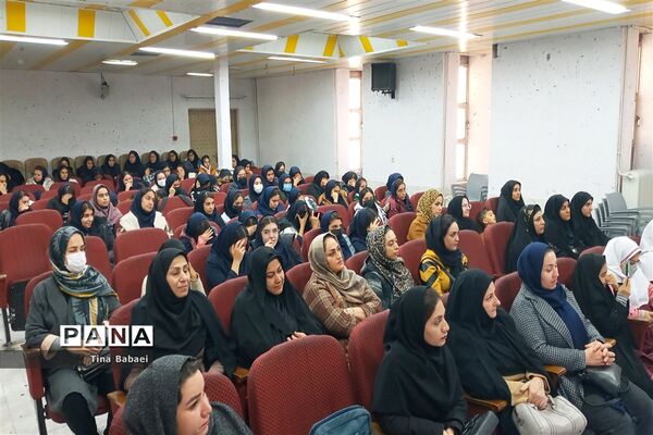 مراسم تقدیر ازمربیان تابستان و دانش‌آموزان فعال در کانون هاجر ساوه