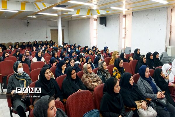 مراسم تقدیر ازمربیان تابستان و دانش‌آموزان فعال در کانون هاجر ساوه