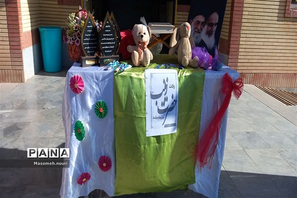 جشن میلاد حضرت زینب(س) در آموزشگاه حضرت مریم(س) شهرستان بام و صفی آباد