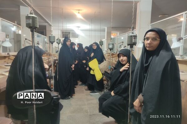 بازدید دانش‌آموزان دبیرستان امامت قم از آموزشگاه طلا و جواهر