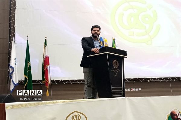 همایش «نوجهان» آغاز فعالیت شوراهای دانش‌آموزی در قم
