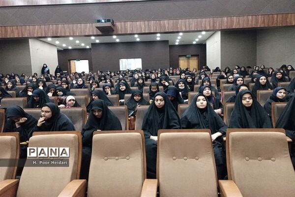 همایش «نوجهان» آغاز فعالیت شوراهای دانش‌آموزی در قم