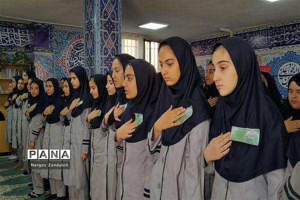 اختتامیه هفته کتاب و کتابخوانی در دبیرستان پاکان ملارد