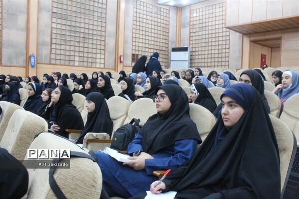 دومین روز آموزش دانش آموز خبرنگاران دختر در اهواز