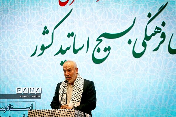 نشست سراسری ۳۰ هزار نفری جبهه علمی و فرهنگی بسیج اساتید کشور