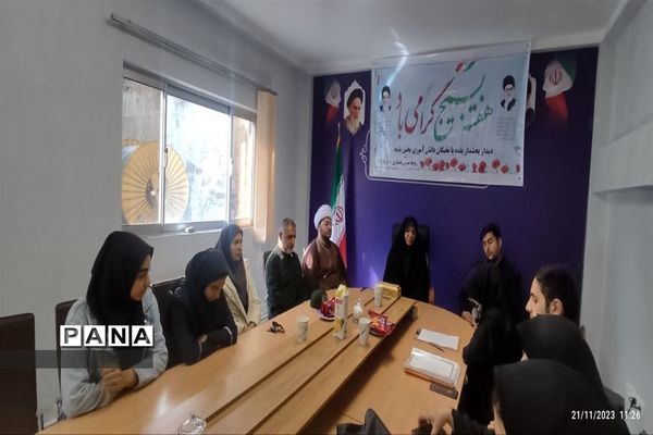 دیدار بخشدار بلده با نخبه‌های دانش‌آموزی منطقه