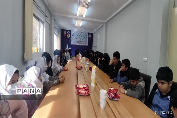 دیدار بخشدار بلده با نخبه‌های دانش‌آموزی منطقه