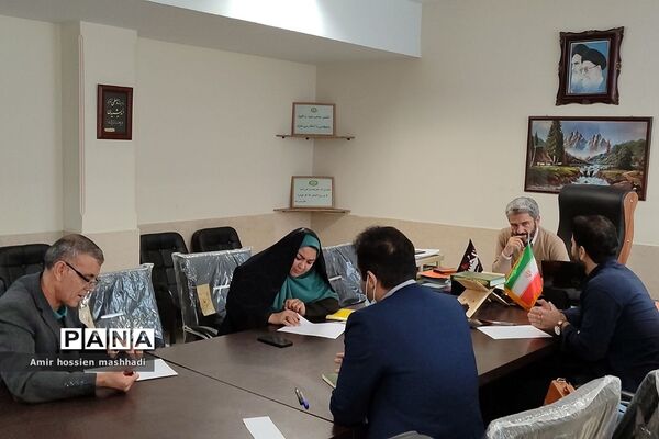 بازدید و ارزیابی کارشناسان آموزش و پرورش رودهن از دبیرستان ابن‌سینا رودهن