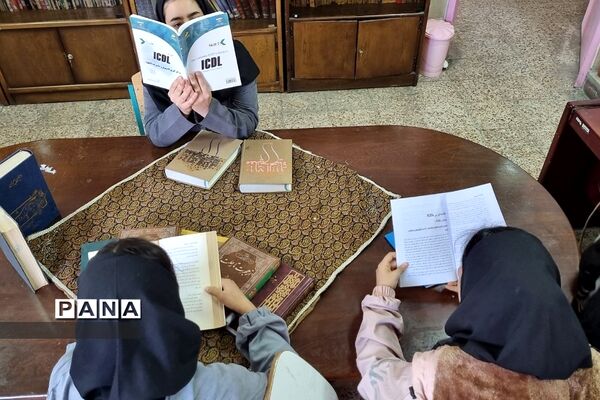 نمایشگاه کتاب مهدوی با هدف ترویج فرهنگ کتاب‌خوانی در ناحیه یک شهرری