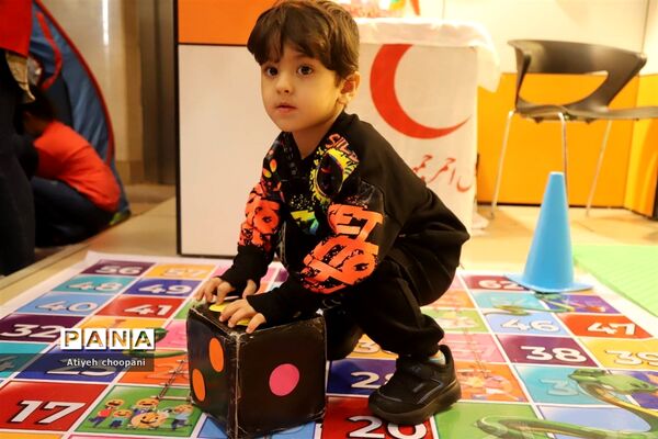 نمایشگاه یاریگران زندگی