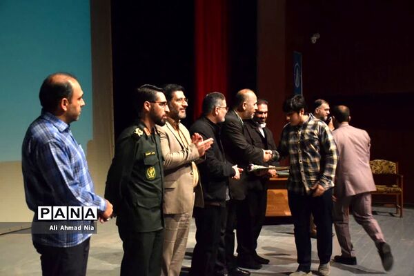 تقدیر از برگزیدگان پنجمین رویداد تولید محتوای دیجیتال بسیج در قم