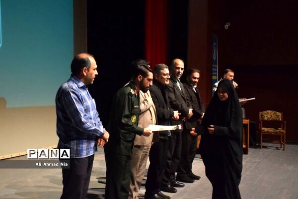 تقدیر از برگزیدگان پنجمین رویداد تولید محتوای دیجیتال بسیج در قم