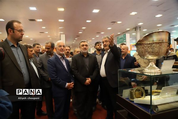بازدید مشاور عالی رئیس ستادکل نیروهای مسلح از نمایشگاه یاریگران زندگی